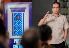 Temui Menkum Supratman, Seorang IRT Menangis Laporkan Dugaan Pelanggaran Jabatan Notaris