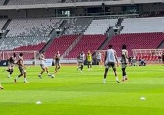 Intip Aksi Skuad Aston Villa Latihan di Bawah Terik Matahari GBK