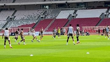 Intip Aksi Skuad Aston Villa Latihan di Bawah Terik Matahari GBK