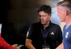 Aksi Kocak Rizky Ridho Jadi Fotografer Dadakan untuk Jurnalis Vietnam dan John Herdman