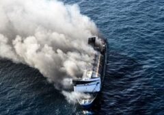 Kesaksian Dramatis Penumpang KMP Mutiara Sentosa II: Terjebak Kobaran Api di Tengah Laut