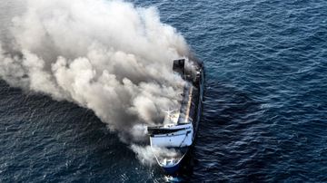 Kesaksian Dramatis Penumpang KMP Mutiara Sentosa II: Terjebak Kobaran Api di Tengah Laut