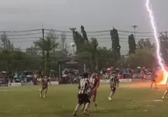 Tragedi Lapangan Hijau: Pemain Sepak Bola di Thailand Tewas Tersambar Petir