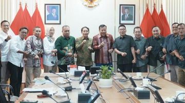 KPK Soroti Tiga Pertemuan Raja Juli Antoni dengan Bupati Kuansing Suhardiman Amby