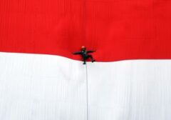 Semarak HUT RI ke-81: Bendera Merah Putih Raksasa Mulai Hiasi Penjuru Negeri