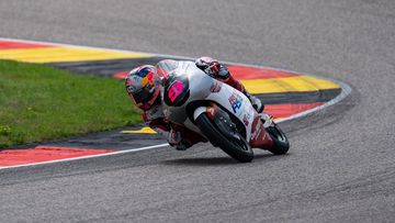 Tampil Memukau di Moto3 Inggris 2026, Veda Ega Pratama Amankan Posisi Tiga Besar