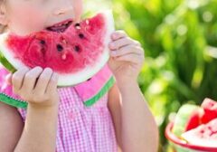 Anak Susah BAB? Ini 10 Pilihan Makanan Tinggi Serat yang Ampuh dan Aman
