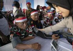 Warga Serbu Layanan Kesehatan dan Sembako Gratis di Apel Kebangsaan Monas